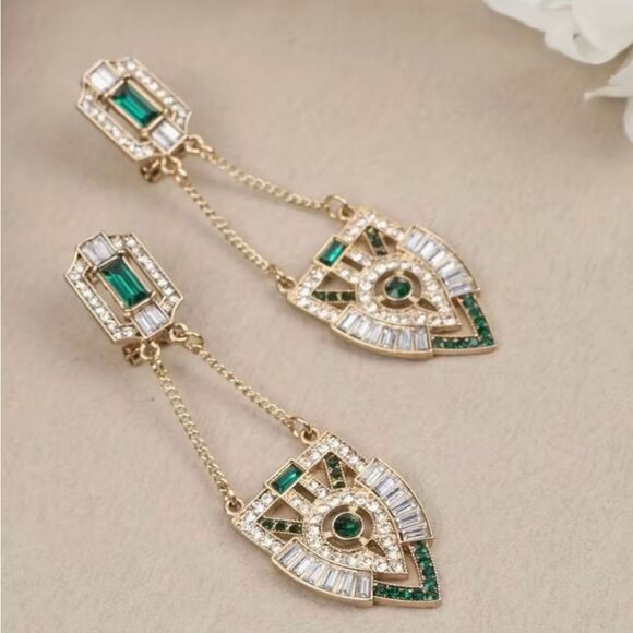 💚 NEW Unique and Elegant Sparkling Crystals and Gold and Green Dangle Earrings 💚 - Picture 8 of 8